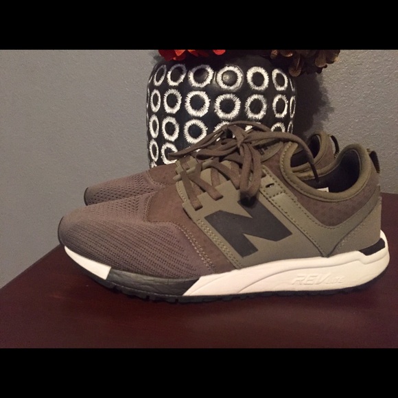 New Balance cute casual/running shoe - Picture 2 of 3